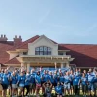 Fun group picture in front of alumni house